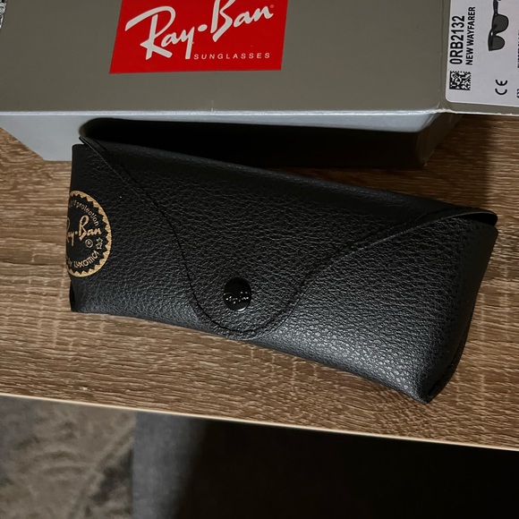 Ray Bans New Wayfarer Sunglasses - Picture 2 of 4